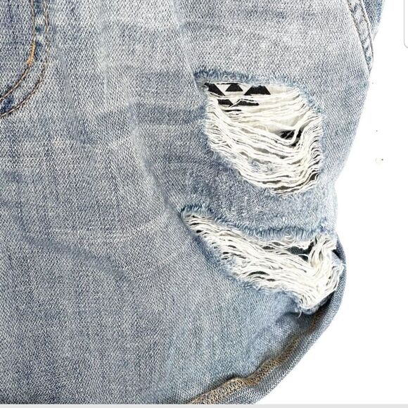 Forever 21 Womens Overall Shorts Size 29 Rolled Up Jean Light Wash Distressed - Picture 11 of 12